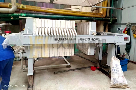 制藥行業(yè)使用30平方自動(dòng)拉板密閉式壓濾機(jī)一臺(tái)